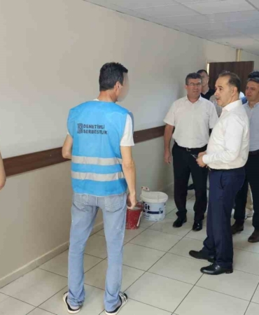 Bandırma’da yükümlüler eğitim için çalışıyor, okulları boyuyor ve temizliyor