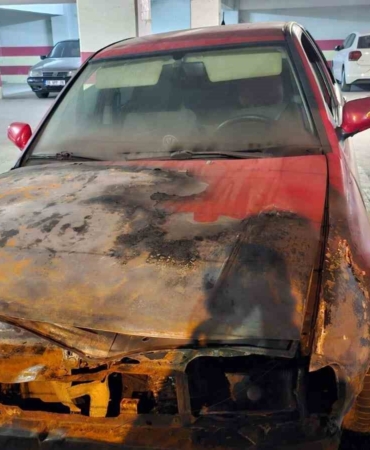 Bandırmaspor katlı otoparkında araç yangını