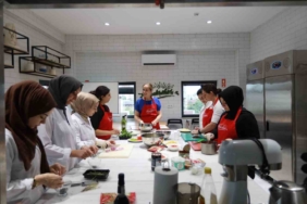 Başakşehir Belediyesi’nin hayata geçirdiği Kadın Aktivite Merkezi’nde binlerce kadın eğitim alıyor