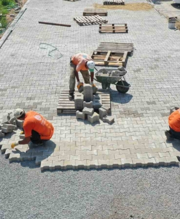 Başiskele’de parke yol çalışmaları devam ediyor