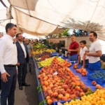 Başkan Adıgüzel pazar ziyaretinde: “İlk defa seçimden seçime dolaşmayan bir Başkan görüyoruz”