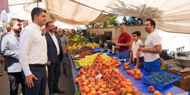 Başkan Adıgüzel pazar ziyaretinde: “İlk defa seçimden seçime dolaşmayan bir Başkan görüyoruz”