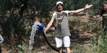 Başkan Akın, Erdek’te 20 bin zeytin ağacını suya kavuşturdu