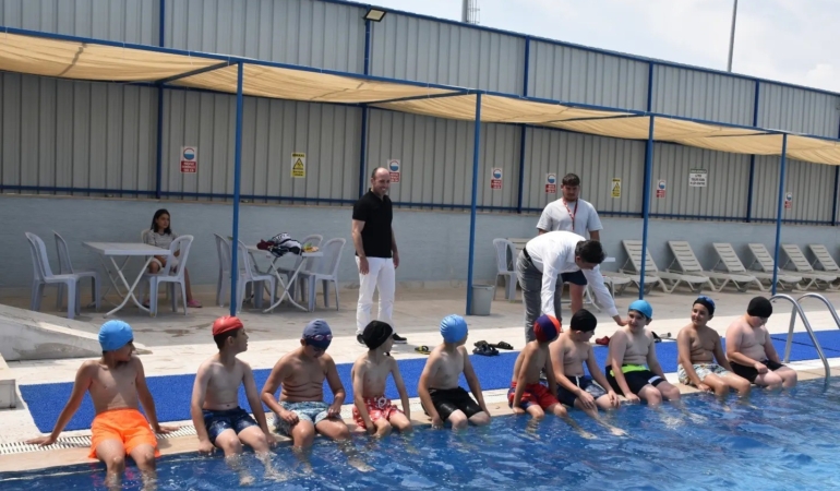 Başkan Durgut yaz spor okullarının sıkı takipçisi