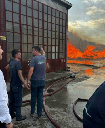 Başkan Özel: “Kereste fabrikasındaki yangını kontrol altına alma çalışmaları sürüyor"