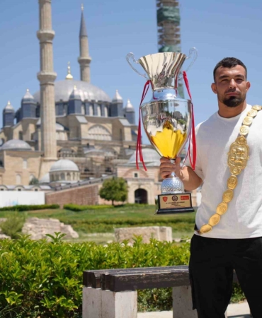 Başpehlivan Zeybek, altın kemerin ebedi sahibi olmayı hedefliyor