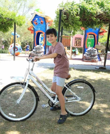 Belediye Başkanından bisikleti çalınan çocuğa sürpriz