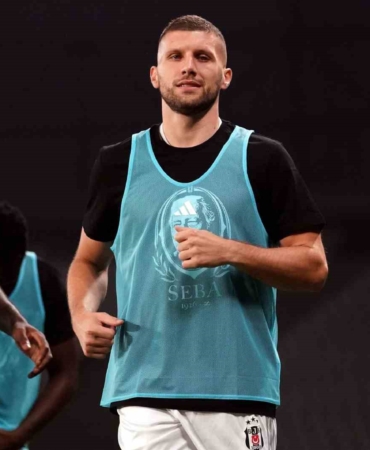 Beşiktaş’ta Ante Rebic ile yollar ayrıldı