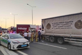 Beykoz Kuzey Marmara Otoyolu’nda 2 tır ile 1 kamyonet birbirine girdi: 3 yaralı