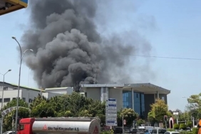 Beylikdüzü’nde korkutan fabrikaya yangını