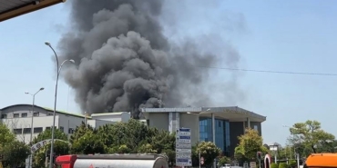 Beylikdüzü’nde korkutan fabrikaya yangını