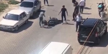 Beylikdüzü’nde öfkeli sürücü kaza sonrası yerde motosikleti tekmeledi