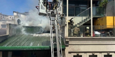 Beyoğlu’nda 5 katlı otelde korkutan yangın