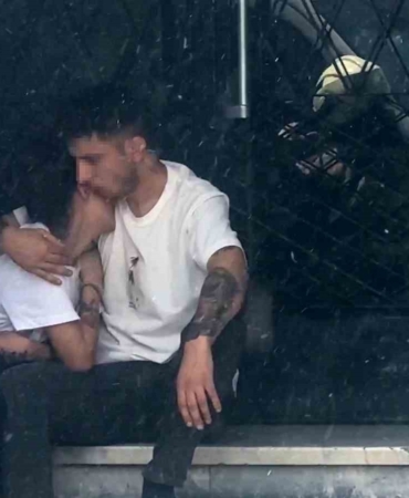 Beyoğlu’nda korku dolu anlar: Yangın çıkartan şahsı bıçakladı, engelli arkadaşını kurtardı