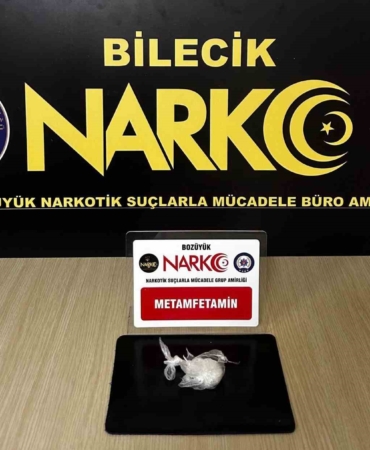 Bilecik’te durdurulan araçta uyuşturucu madde alarmı! 3 şüpheli yakalandı