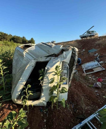 Bilecik’te şarampole uçan araç içinde bulunan 3 kişi yaralandı