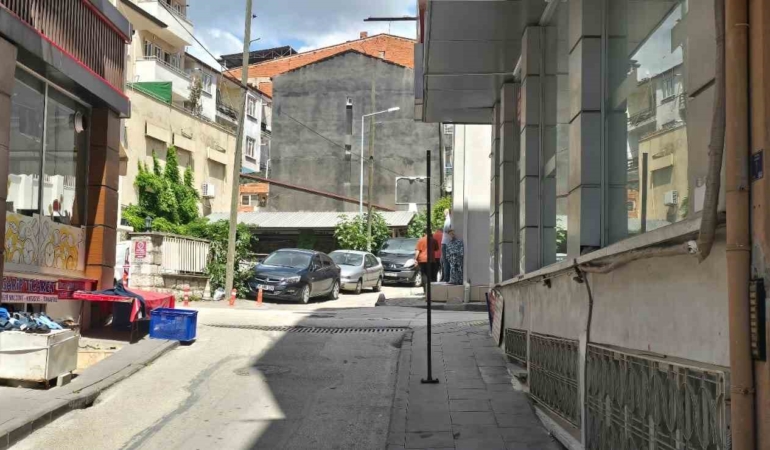 Bilecik’te sokak aralarındaki direklerden vatandaş şikayetçi