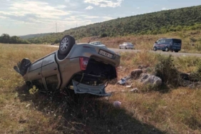 Bilecik’te takla atan otomobil şarampole yuvarlandı: 2 yaralı