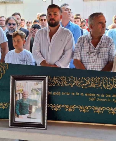 Bindiği bota tekne çarpmıştı: 6 saatlik arama sonucu cansız bedeni bulunan adam toprağa verildi