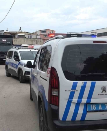 Boşanma davası sonrası eski eşini bacağından vurdu