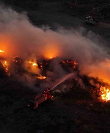 Bozcaada’da çöplük yangını