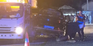 Bozüyük’te otomobil kamyona çarptı; 3 kişi yaralandı