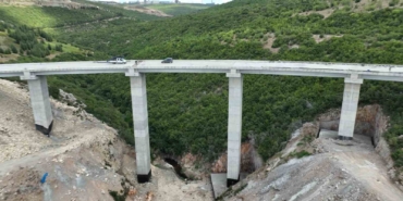 Bu köprü ilçe merkezi ve köylerden hastaneye ulaşımı kolaylaştıracak