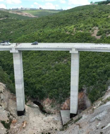Bu köprü ilçe merkezi ve köylerden hastaneye ulaşımı kolaylaştıracak