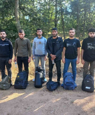 Bulgaristan’a geçmeye çalışan 6 göçmen sınırda yakalandı