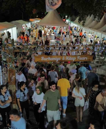 Burhaniye 5. Kitap Fuarı ikinci gününü geride bıraktı