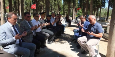 Burhaniye’de 15 Temmuz Şehidi Mustafa Serin kabri başında anıldı