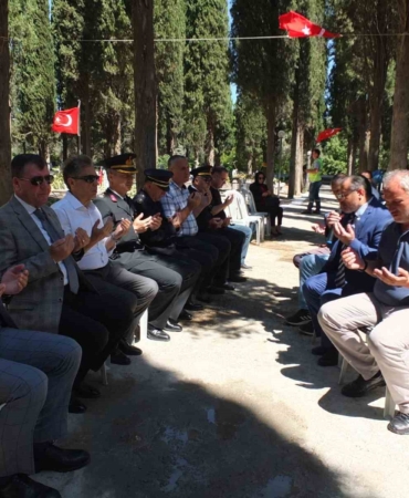 Burhaniye’de 15 Temmuz Şehidi Mustafa Serin kabri başında anıldı