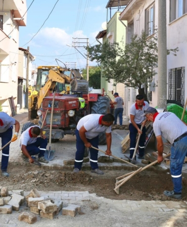 Burhaniye’de yol çalışmaları tüm hızıyla devam ediyor