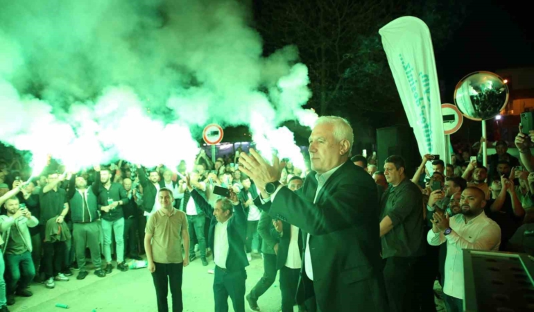 Bursa Büyükşehir Belediye Başkanı Mustafa Bozbey’den Bursaspor’a 500 bin TL destek