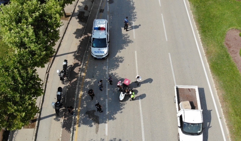 Bursa Emniyeti trafik denetimlerini aralıksız sürdürüyor