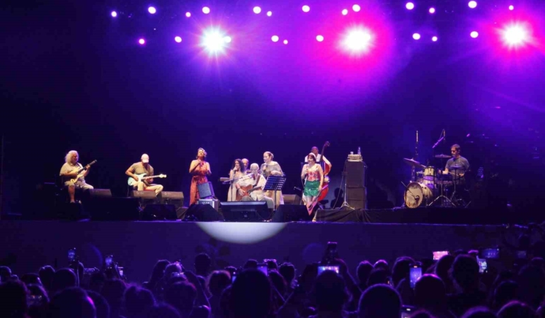 Bursa Festivali’nde yıldızlar geçidi