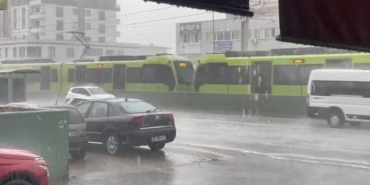 Bursa sağanak yağışa teslim oldu