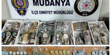 Bursa’da 100 bin liralık kaçak elektronik saat ele geçirildi