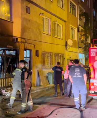 Bursa’da alevli gece...4 katlı binadakiler korku dolu anlar yaşadı