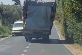 Bursa’da aşırı yükle seyreden kamyonet trafiği tehlikeye attı