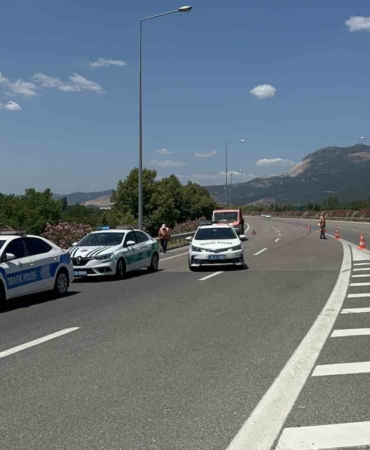 Bursa’da bir kişinin öldüğü kazada otomobilin motoru yerinden fırladı