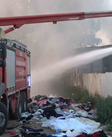 Bursa’da fabrika yangını: Ekiplerin müdahalesi sürüyor