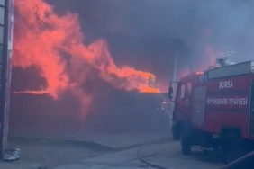 Bursa’da kereste fabrikası alev alev yanıyor