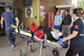 Bursa’da minibüs tarlaya uçtu, sürücü yaralandı