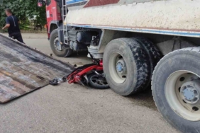 Bursa’da motosiklet kamyonun altına girdi: 1 yaralı