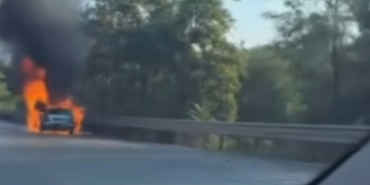 Bursa’da otomobil alev alev yandı