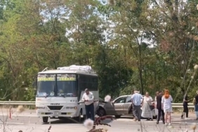 Bursa’da otomobil ile otobüs çarpıştı: 1 yaralı