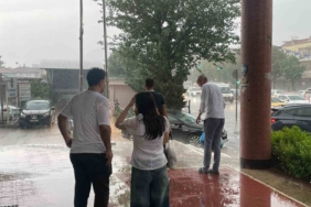 Bursa’da sağanak yağış hayatı durma noktasına getirdi