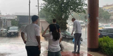 Bursa’da sağanak yağış hayatı durma noktasına getirdi