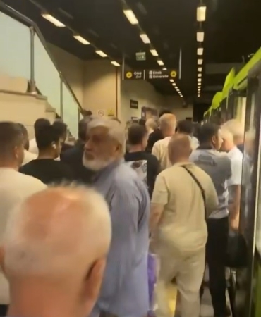 Bursa’da sağanak yağış metro seferlerini de durdurdu, raylar şelaleye döndü